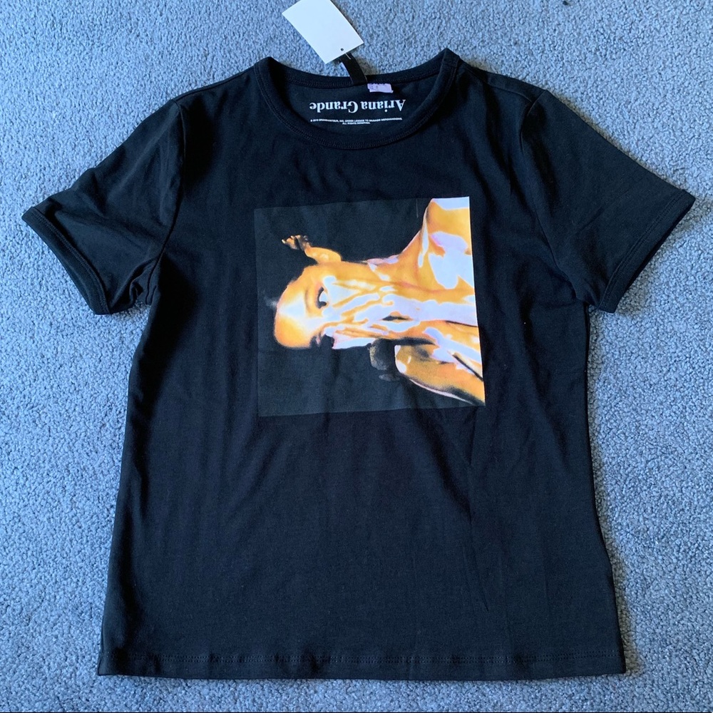 NWT Ariana Grande GIAW tee